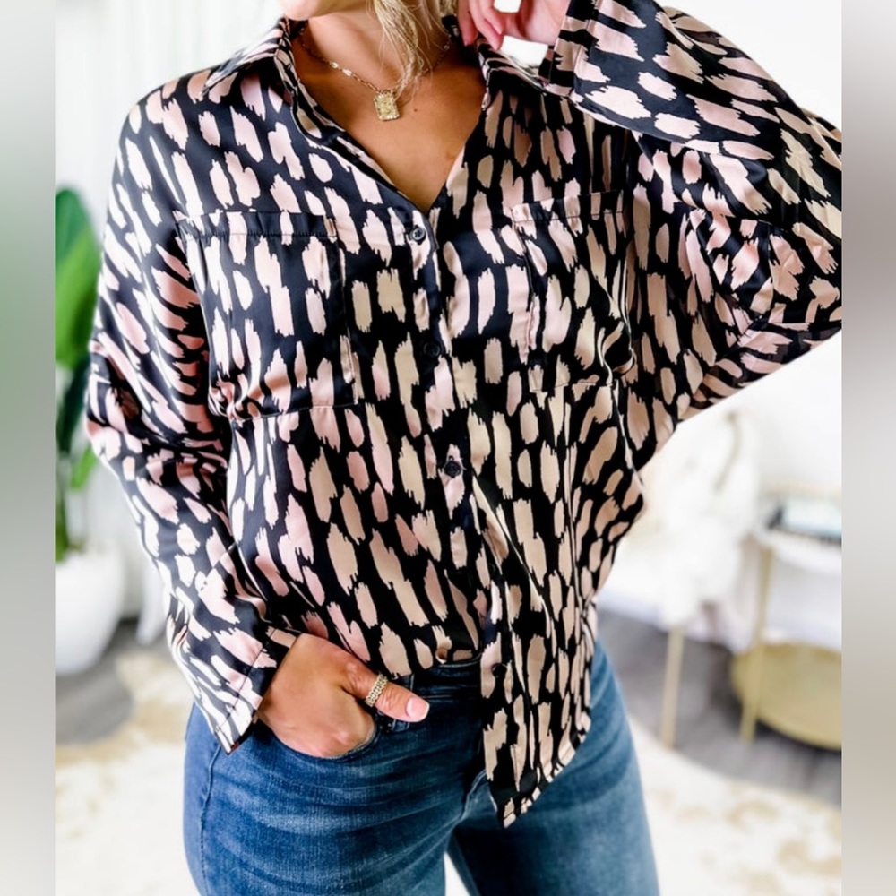 Andrée by Unit Brush Stroke Long Sleeve Button Down Top